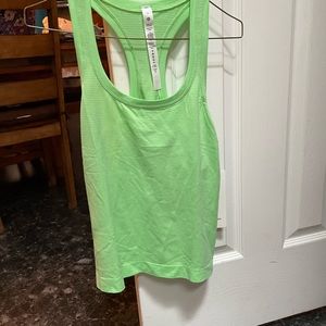 SOLD NWT Lululemon lemon swiftly tech size 6